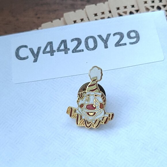 Clown Pin Super Cute - Picture 7 of 8